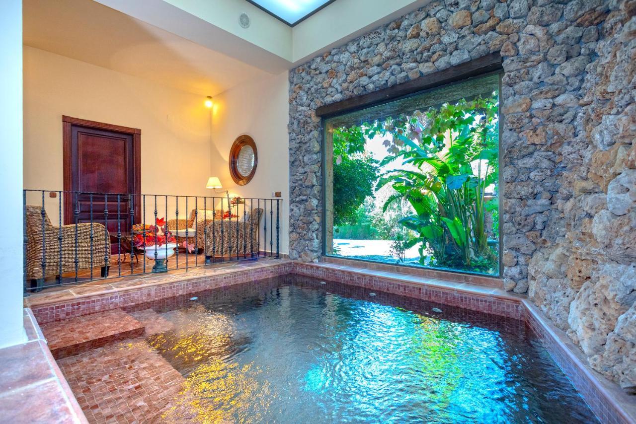 Casa Flores con Piscina interior climatizada Alcaucín Exterior foto